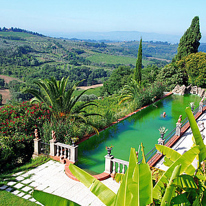 Pool der Villa Spoiano