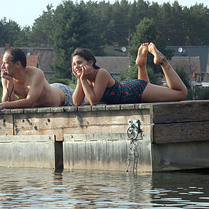 Uckermark Vater und Tochter auf Steg