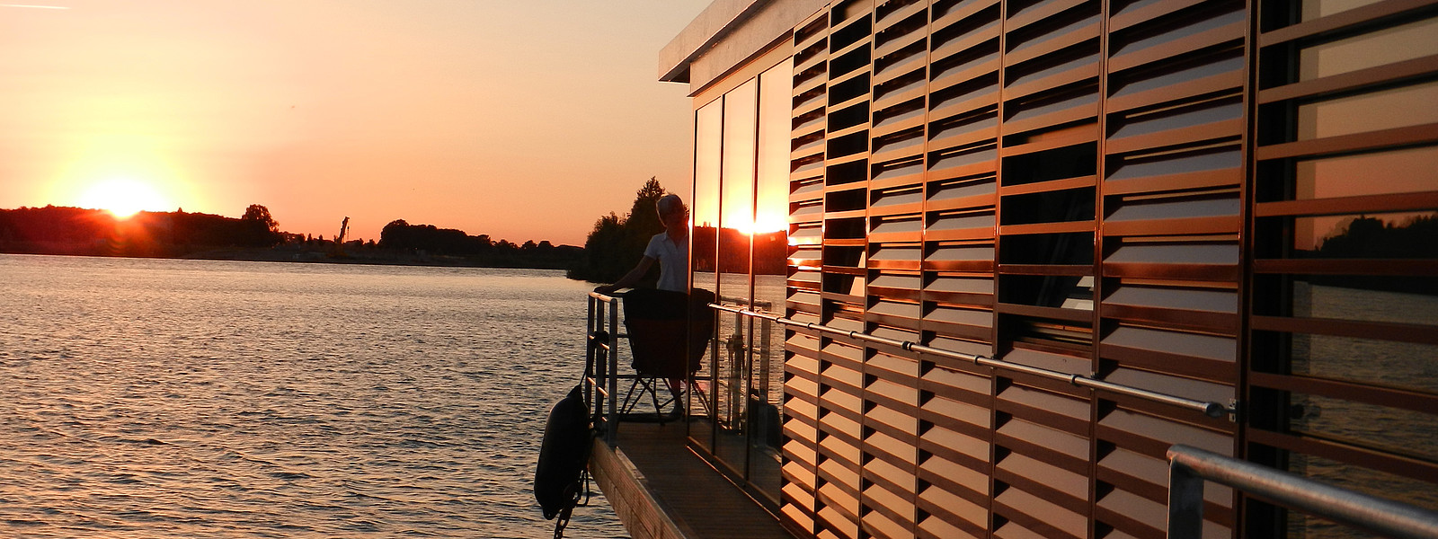 Sonnenuntergang auf dem Wasser