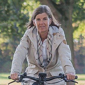 Uta Linnert Portrait auf Fahrrad