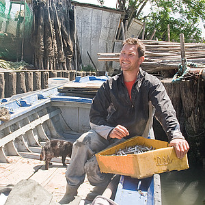 Lagunenfischer auf seinem Boot