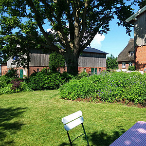 Uta Janbeck - Angeln - Im Cafegarten Janbecks