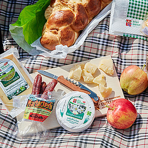 Luzern_Entlebuch_Sommer_Picknick_Regionalprodukte_Zyberliland_Romoos_Beat Brechbuehl