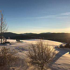 Sonnenuntergang hinter dem Feldberg im Hochschwarzwald