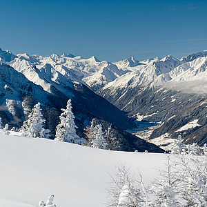 Winterliche Bergwelt im Tiroler Stubai 