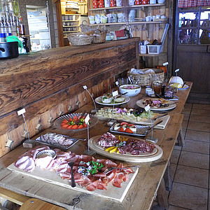 Frühstücksbuffet auf der Alexanderhütte
