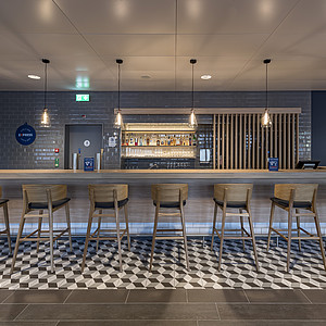 Holiday Inn Express Luzern, Bar