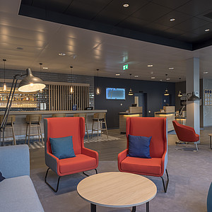 Holiday Inn Express Luzern, Lobby und Bar
